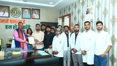 स्वास्थ्य मंत्री श्याम बिहारी जायसवाल से मिले इंटर्न डॉक्टर, आंदोलन स्थगित करने का लिया निर्णय