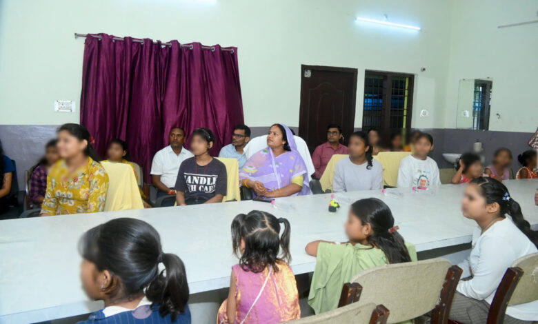 मंत्री लक्ष्मी राजवाड़े ने बालिका गृह की बेटियों के साथ सुनी ‘मन की बात’