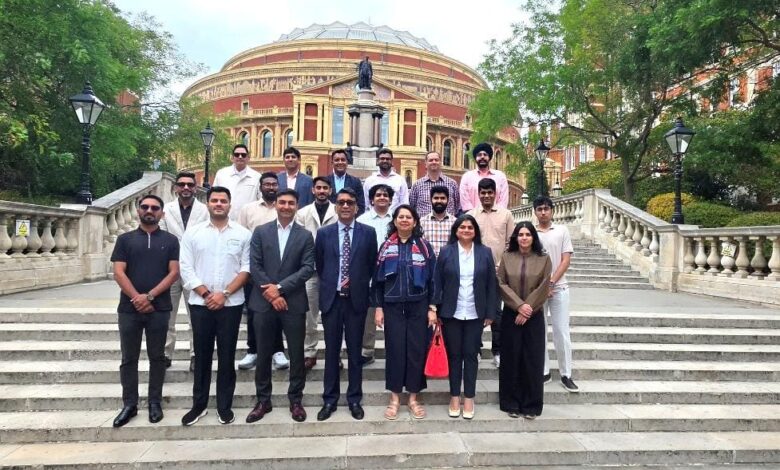 फाडा अकादमी का वैश्विक नेतृत्व कार्यक्रम लंदन में सम्पन्न, 18 ऑटोमोबाइल रिटेल लीडर्स बने ग्लोबल लीडरशिप क्लब के संस्थापक सदस्य फाडा अकादमी का वैश्विक नेतृत्व कार्यक्रम लंदन में सम्पन्न, 18 ऑटोमोबाइल रिटेल लीडर्स बने ग्लोबल लीडरशिप क्लब के संस्थापक सदस्य