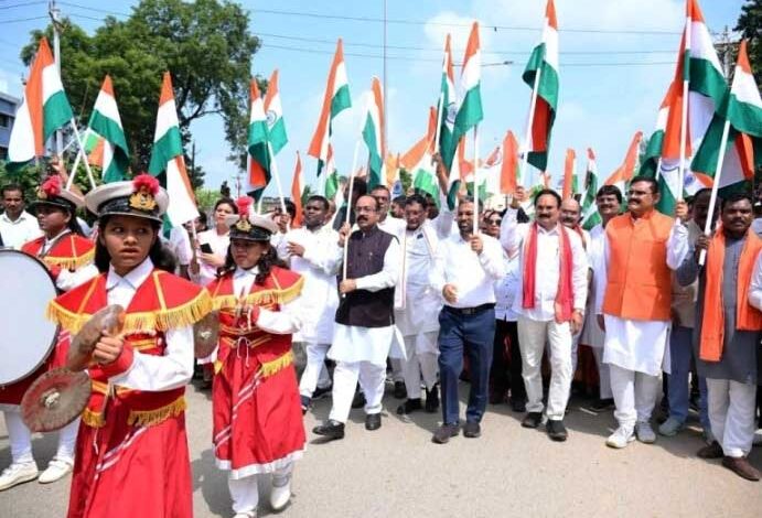 कांकेर में उत्साह के साथ निकली तिरंगा यात्रा, डिप्टी सीएम साव हुए शामिल कांकेर में उत्साह के साथ निकली तिरंगा यात्रा, डिप्टी सीएम साव हुए शामिल