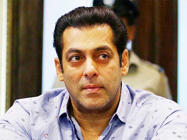 SVC63 पर बड़ा अपडेट: सलमान की फीस पर मेकर्स ने तोड़ी चुप्पी, इस दिन शुरू होगी शूटिंग SVC63 पर बड़ा अपडेट: सलमान की फीस पर मेकर्स ने तोड़ी चुप्पी, इस दिन शुरू होगी शूटिंग