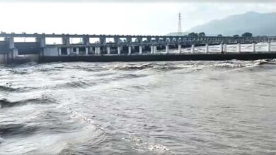 नेपाल की बाढ़ से बिहार में बढ़ा गंडक का खतरा, 36 गेट खुले; 8 जिलों में हाई अलर्ट नेपाल की बाढ़ से बिहार में बढ़ा गंडक का खतरा, 36 गेट खुले; 8 जिलों में हाई अलर्ट