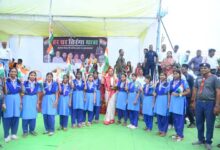 मंत्री लक्ष्मी राजवाड़े के नेतृत्व में सूरजपुर जिले में निकलीं भव्य तिरंगा यात्राएं