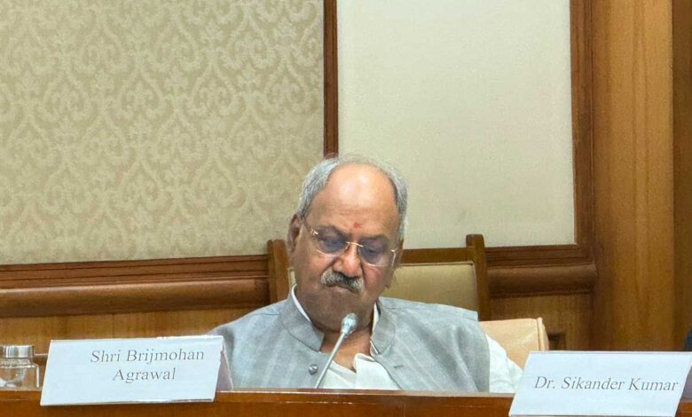 देश की परीक्षा व्यवस्था मजबूत हो, छत्तीसगढ़ की प्रतिभाएं विश्व पटल पर चमकें : संसदीय समिति में बृजमोहन अग्रवाल