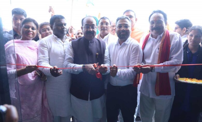 उप मुख्यमंत्री अरुण साव ने बहुउद्देशीय मिनी स्टेडियम और इनडोर हॉल का किया लोकार्पण