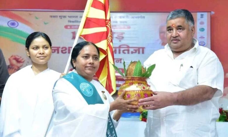 ब्रह्माकुमारीज़, अंबिकापुर में ‘नशा मुक्त युवा, विकसित भारत संकल्प अभियान’ के कार्यक्रम में पर्यटन, संस्कृति एवं धर्मस्व मंत्री राजेश अग्रवाल हुए शामिल ब्रह्माकुमारीज़, अंबिकापुर में ‘नशा मुक्त युवा, विकसित भारत संकल्प अभियान’ के कार्यक्रम में पर्यटन, संस्कृति एवं धर्मस्व मंत्री राजेश अग्रवाल हुए शामिल