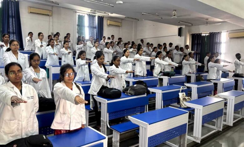 शासकीय दंत चिकित्सा महाविद्यालय, रायपुर में ‘नशा मुक्त भारत अभियान’ के तहत शपथ ग्रहण कार्यक्रम आयोजित
