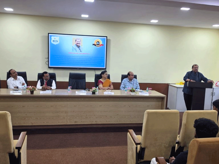 मैट्स विश्वविद्यालय के स्कूल ऑफ एजुकेशन में आईटीईपी विद्यार्थियों हेतु ‘दीक्षारंभ–2026’ का शुभारंभ मैट्स विश्वविद्यालय के स्कूल ऑफ एजुकेशन में आईटीईपी विद्यार्थियों हेतु ‘दीक्षारंभ–2026’ का शुभारंभ