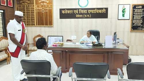 जनदर्शन में कलेक्टर ने आमजन की समस्याएं सुनीं जनदर्शन में कलेक्टर ने आमजन की समस्याएं सुनीं