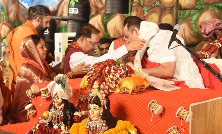 छत्तीसगढ़ के कण-कण में विराजमान हैं देवाधिदेव महादेव, प्रदेश की समृद्ध आध्यात्मिक परंपरा हमारी अमूल्य धरोहर – मुख्यमंत्री विष्णुदेव साय छत्तीसगढ़ के कण-कण में विराजमान हैं देवाधिदेव महादेव, प्रदेश की समृद्ध आध्यात्मिक परंपरा हमारी अमूल्य धरोहर – मुख्यमंत्री विष्णुदेव साय