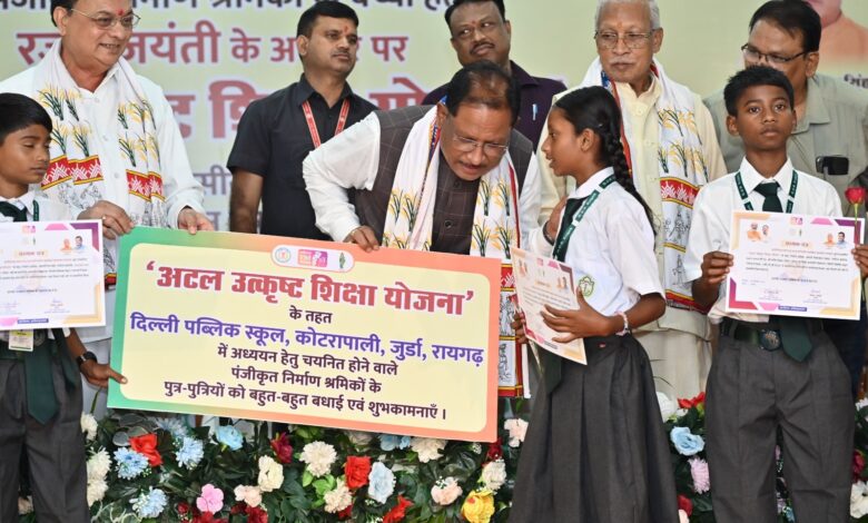 विशेष लेख – ढाई साल की उपलब्धियाँ- छत्तीसगढ़ का श्रमिक कल्याण के क्षेत्र में नई पहचान