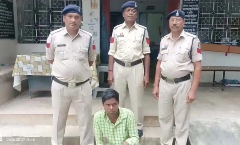 पत्नी की हत्या के बाद तमिलनाडु भागा आरोपी: 4 महीने से था फरार, गांव लौटते ही पुलिस ने दबोचा; पत्थर-डंडा बरामद