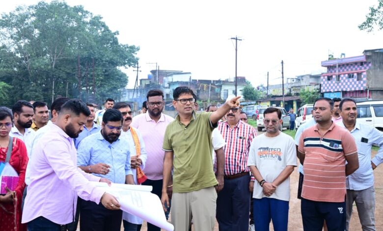 रायगढ़ की बदलेगी तस्वीर: विकास परियोजनाओं का वित्त मंत्री ओ.पी.चौधरी ने किया मैराथन निरीक्षण