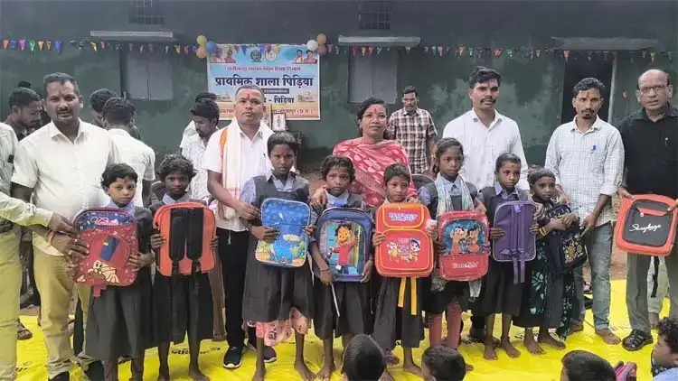 नक्सलमुक्त क्षेत्रों में शिक्षा की नई भोर नक्सलमुक्त क्षेत्रों में शिक्षा की नई भोर