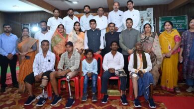 सेवा संकल्प अभियान : बलौदाबाजार में राजस्व मंत्री टंक राम वर्मा ने दिव्यांगजनों को बांटे सहायक उपकरण