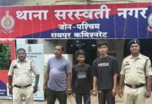 सरस्वती नगर पुलिस की बड़ी कार्रवाई, 900 नशीली टैबलेट और 77 शीशी सिरप के साथ 3 गिरफ्तार