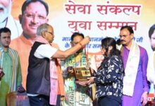 ‘सेवा संकल्प युवा सम्मान’ में रायपुर फूडीज की इंफ्लुएंसर तनू श्री दास सम्मानित
