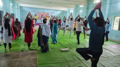 सेवा मेरा योगदान : जशपुर में योग से स्वस्थ जीवन का संदेश, सभी विकासखंडों और नगरीय निकायों में लगे योग-ध्यान शिविर