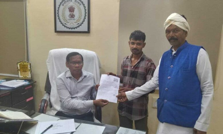 सेवा सेतु पोर्टल से घर बैठे मिला विवाह प्रमाण पत्र, नगरी के राज साहू को सरकारी प्रक्रिया से मिली राहत सेवा सेतु पोर्टल से घर बैठे मिला विवाह प्रमाण पत्र, नगरी के राज साहू को सरकारी प्रक्रिया से मिली राहत