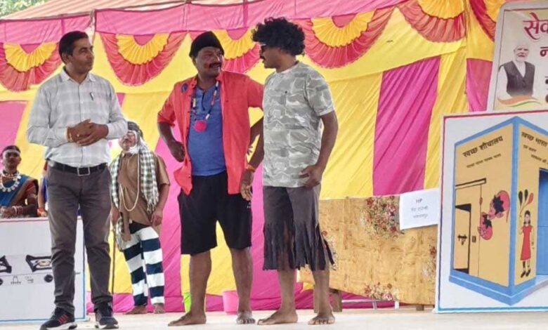 देवगांव पोर्टा केबिन के बच्चों ने नुक्कड़ नाटक से दिया जनकल्याण और विकास का संदेश देवगांव पोर्टा केबिन के बच्चों ने नुक्कड़ नाटक से दिया जनकल्याण और विकास का संदेश