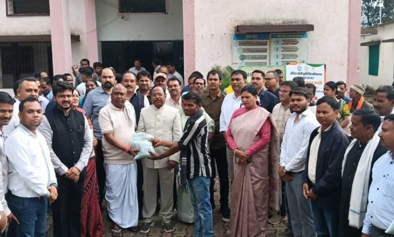 पीएम किसान सम्मान निधि की 24वीं किस्त से सरगुजा के 87,796 किसानों को मिले 18.10 करोड़ रुपये पीएम किसान सम्मान निधि की 24वीं किस्त से सरगुजा के 87,796 किसानों को मिले 18.10 करोड़ रुपये
