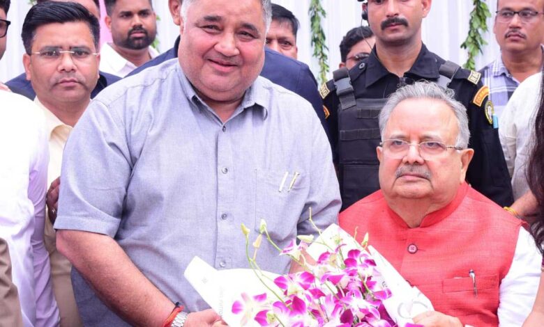 पर्यटन मंत्री राजेश अग्रवाल ने विधानसभा अध्यक्ष डॉ. रमन सिंह को दी जन्मदिन की बधाई