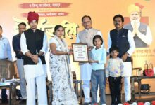 मुख्यमंत्री विष्णु देव साय ने ‘शौर्यांजलि’ कार्यक्रम में 50 अमर शहीदों को दी श्रद्धांजलि, शहीद परिवारों का किया सम्मान