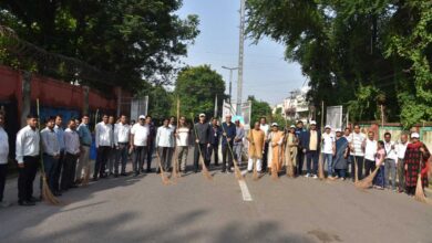 गांधी जयंती पर राज्यपाल रमेन डेका ने चलाया स्वच्छता अभियान