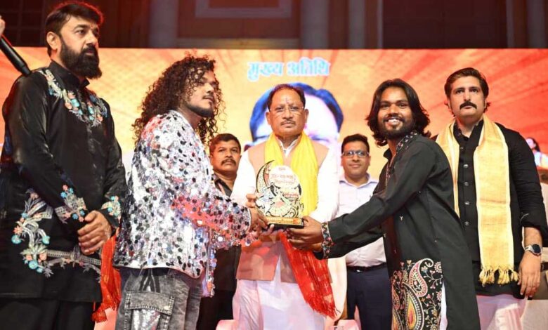 रायपुर में गरबा महोत्सवों में शामिल हुए CM विष्णुदेव साय, बोले- मातृशक्ति का सम्मान और सशक्तिकरण सरकार की सर्वोच्च प्राथमिकता