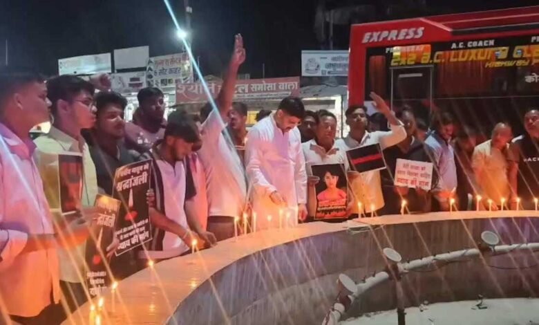 कोरबा में मासूम से दुष्कर्म और हत्या की घटना पर आक्रोश, कटघोरा में निकला कैंडल मार्च कोरबा में मासूम से दुष्कर्म और हत्या की घटना पर आक्रोश, कटघोरा में निकला कैंडल मार्च