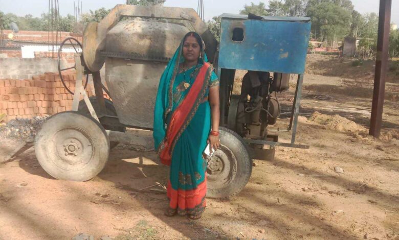 बिहान योजना से बदली सुमित्रा यादव की जिंदगी, चार व्यवसायों से सालाना आय 7.60 लाख रुपये के पार बिहान योजना से बदली सुमित्रा यादव की जिंदगी, चार व्यवसायों से सालाना आय 7.60 लाख रुपये के पार