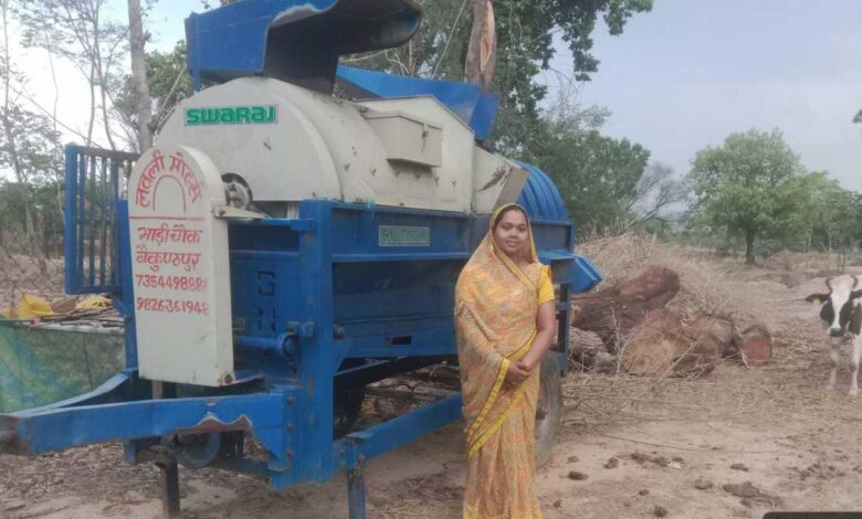 बिहान योजना से संगीता ने बदली अपनी जिंदगी, ट्रैक्टर-थ्रेशर और किराना दुकान से परिवार को बनाया आत्मनिर्भर बिहान योजना से संगीता ने बदली अपनी जिंदगी, ट्रैक्टर-थ्रेशर और किराना दुकान से परिवार को बनाया आत्मनिर्भर